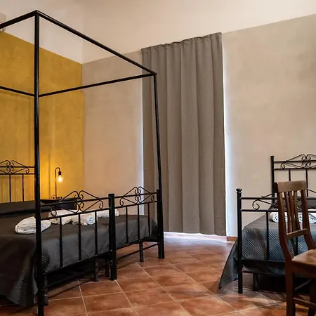 Pirandello Guest house *